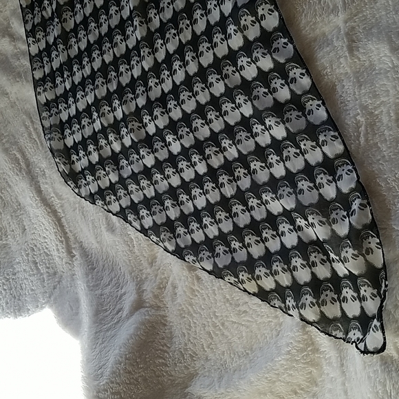 Extraterrestrial Skull Oblong Scarf - Picture 3 of 4